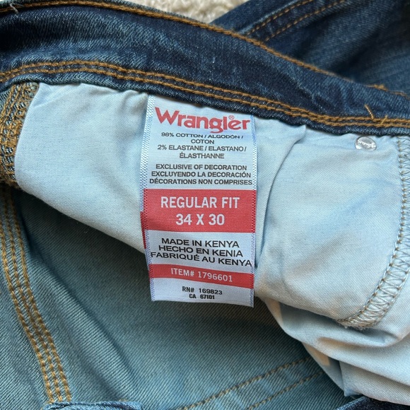 Men’s Wrangler Relaxed Fit Jeans NWOT 34x30 Regular Fit Blue Denim - Picture 3 of 8